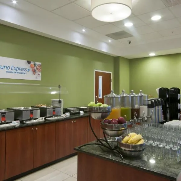 韦拉克鲁斯博卡德尔里奥智选假日酒店，位于韦拉克鲁斯的酒店