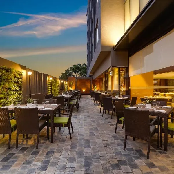 Lemon Tree Hotel Viman Nagar Pune，位于浦那的酒店