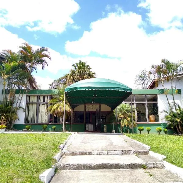 OYO Del Verde Hotel，位于Embu-Guaçu的酒店