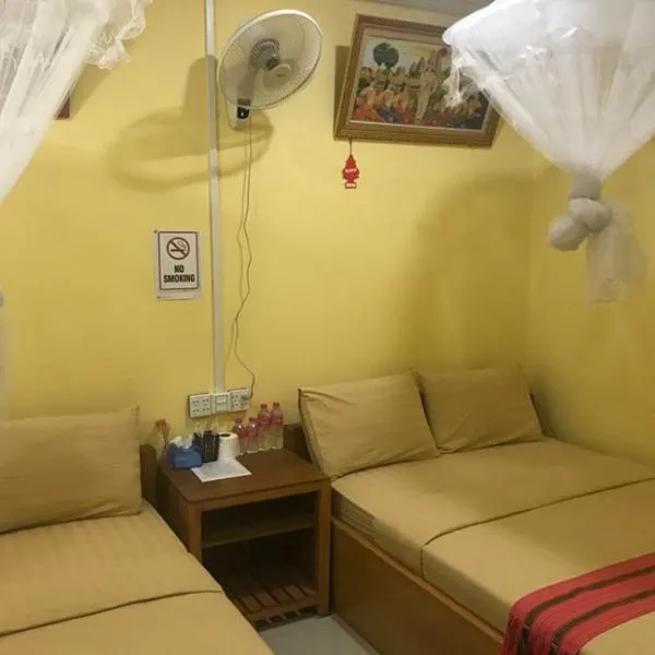 Manel Guesthouse and Restaurant，位于森莫诺隆的酒店