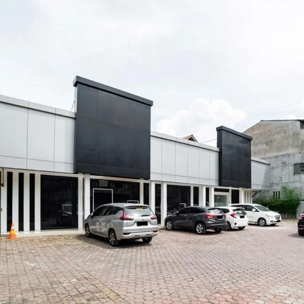 RedDoorz Plus near Thamrin Plaza Medan，位于棉兰的酒店