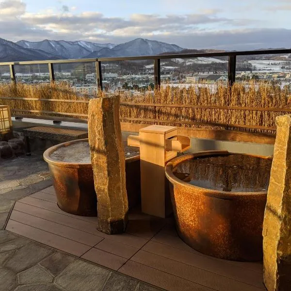 La Vista Furano Hills Natural Hot Spring，位于富良野的酒店