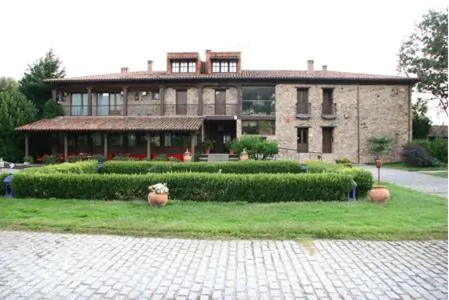 德尔培尼亚阿尔巴乡村酒店，位于Arroyomolinos de la Vera的酒店
