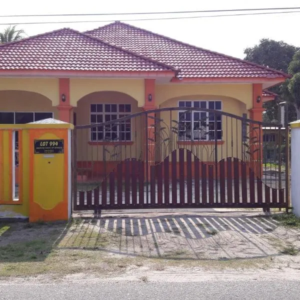 Farah Banglo Homestay Kemasik，位于Kemasik的酒店