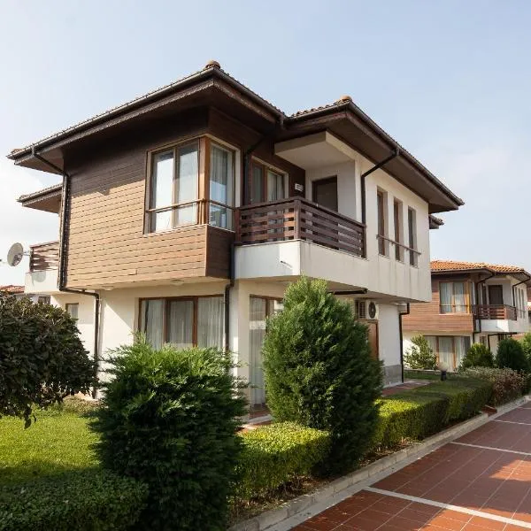 Villas in Complex Trakiyskiy Bryag，位于洛泽内茨的酒店