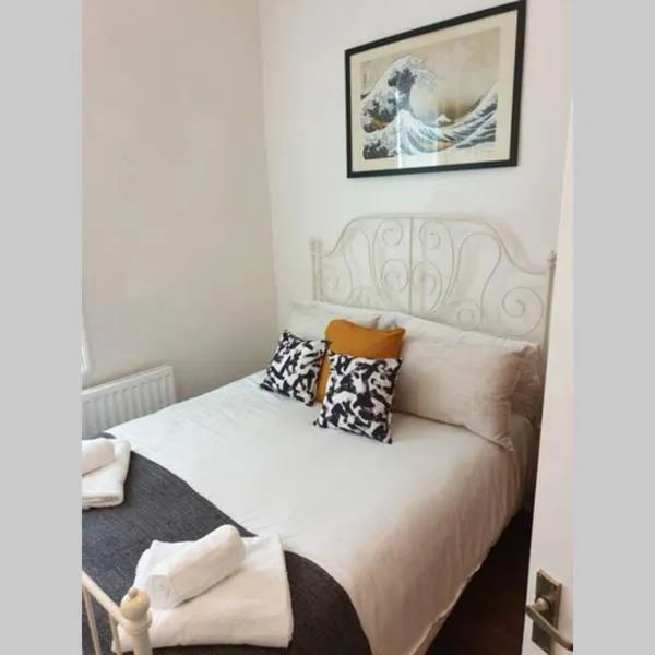 South Shield's Hidden Gem Garnet 3 Bedroom Apartment sleeps 6 Guests，位于南希尔兹的酒店
