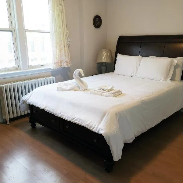 Cozy Private Rm Heart of North York Free Parking Full Kitchen Close to Downtown，位于多伦多的酒店