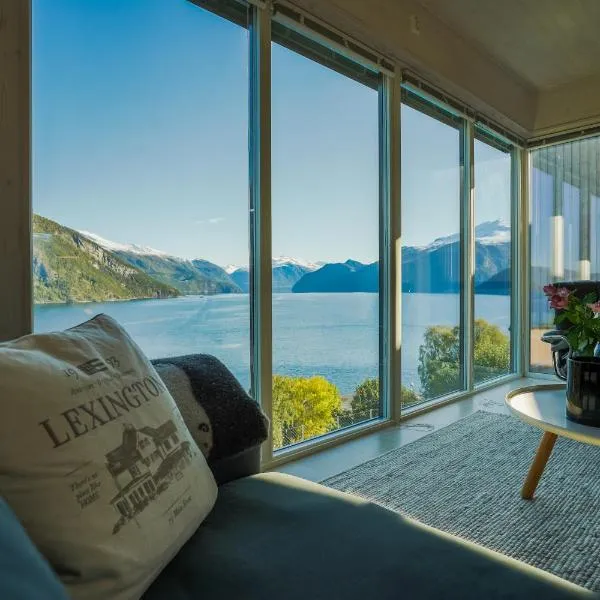 Fjord View Apartment，位于Vagsvik的酒店