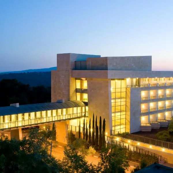 拉维基布兹酒店，位于赖维的酒店