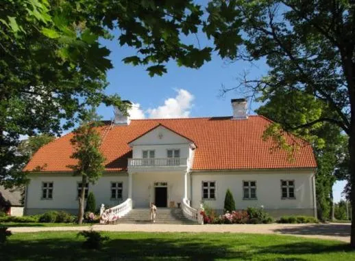 萨力庄园旅馆，位于Kärbla的酒店