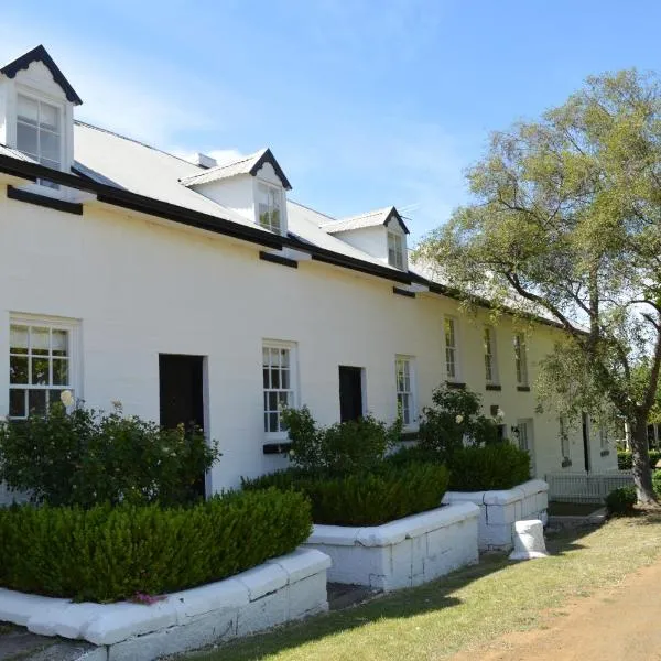 Lythgo's Row Colonial Cottages，位于Old Beach的酒店