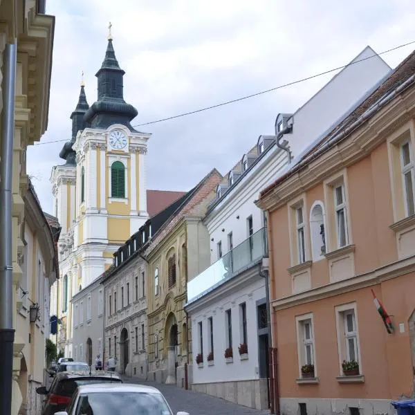 Centrál Vendégház Székesfehérvár，位于Fehérvárcsurgó的酒店