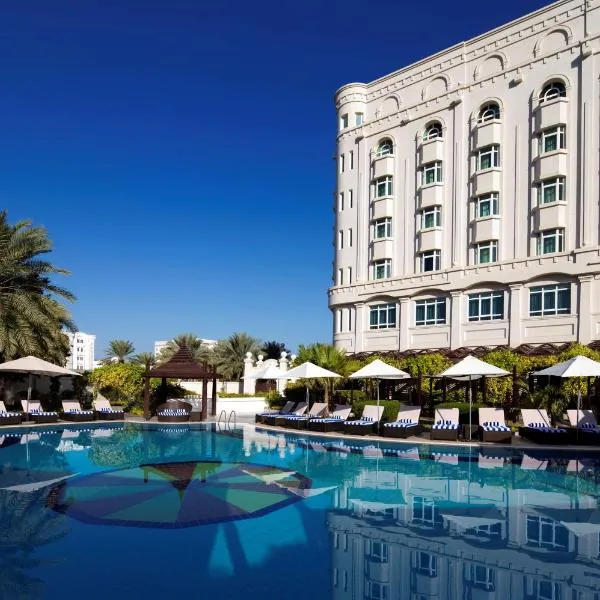 马斯喀特丽笙酒店，位于Al Amarat的酒店