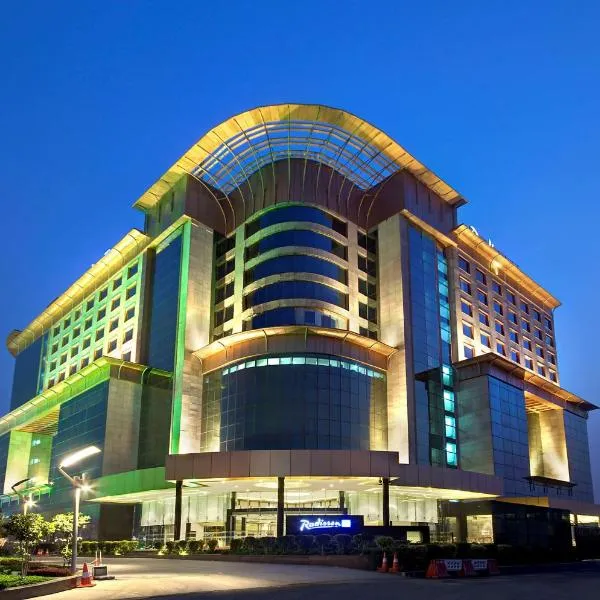 Radisson Blu Kaushambi Delhi NCR，位于加济阿巴德的酒店