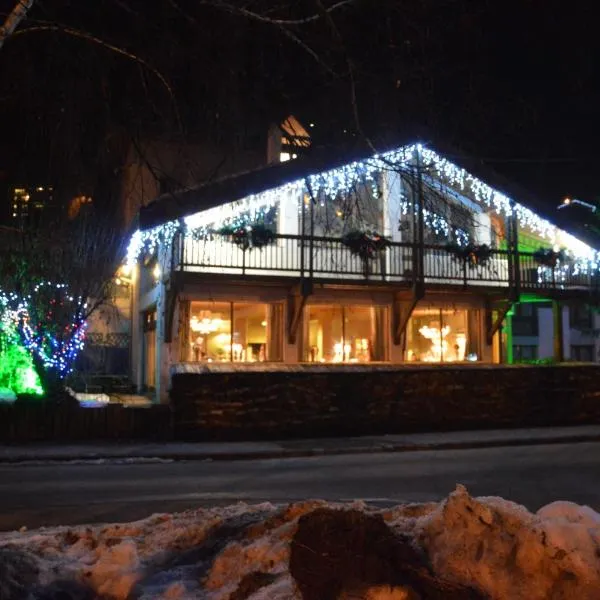 图尔玛丽娜餐厅酒店，位于普拉涅村的酒店