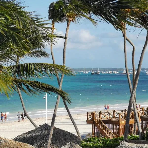 Villas Tropical Los Corales Beach & Spa，位于巴瓦罗的酒店