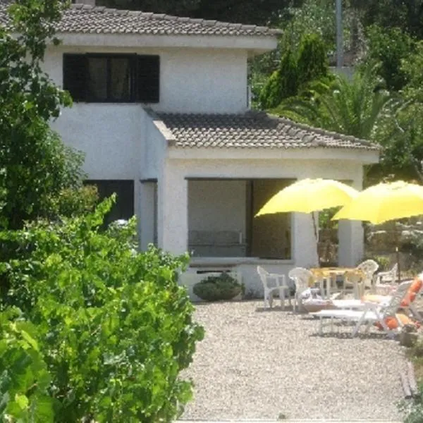Villa Asinara，位于普拉塔莫纳的酒店