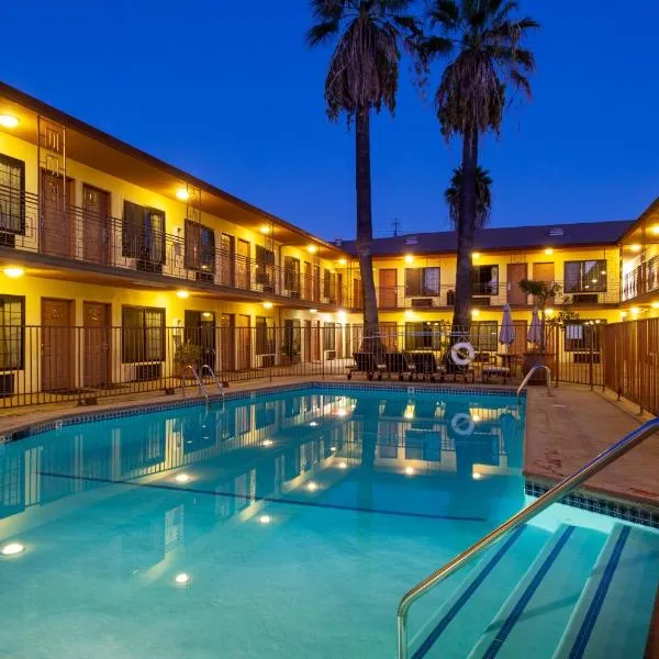 Studio City Court Yard Hotel，位于森瓦利的酒店