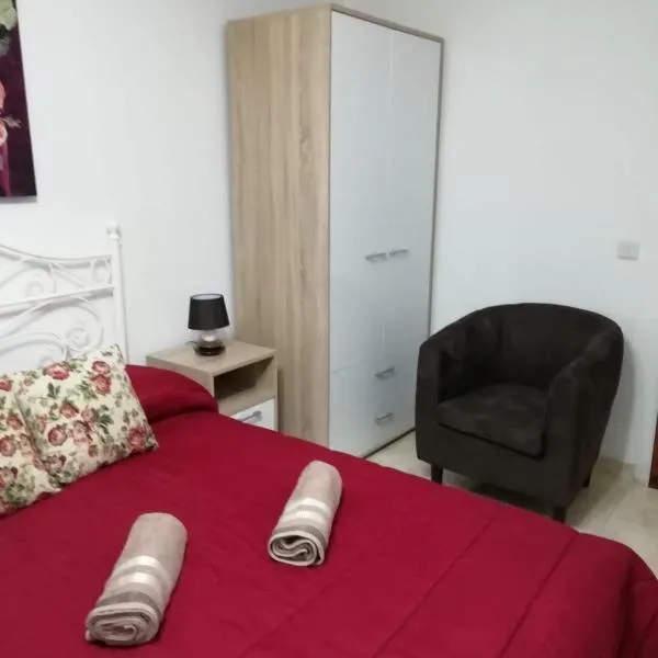 Citadel View Studio Penthouse，位于Kerċem的酒店