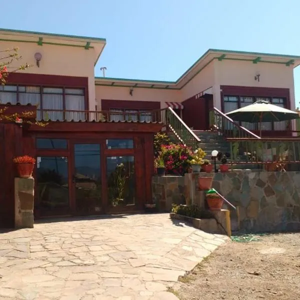 Hotel y Cabañas La Rosa Nautica，位于Quilimarí的酒店