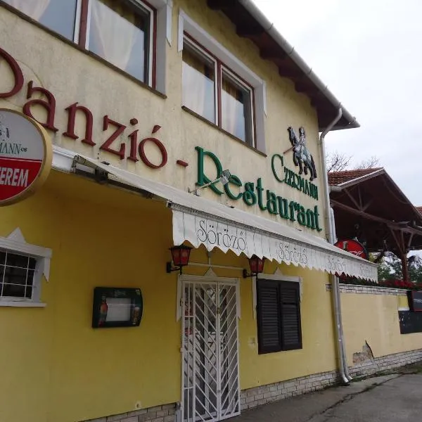 Czermann Panzió és Étterem，位于Fehérvárcsurgó的酒店