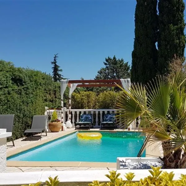 Villa T3 à 10' de Cassis - Piscine privée et cuisine d'été extérieure，位于卡努的酒店