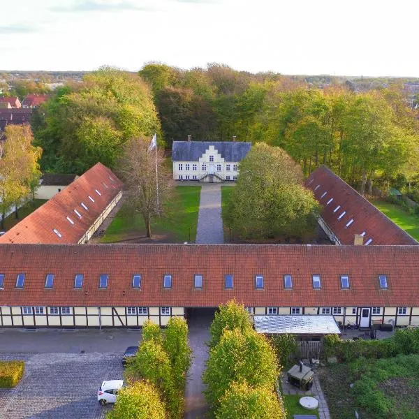 Kragsbjerggaard Vandrerhjem，位于Davinde的酒店