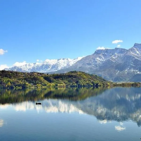 Happy Days sul lago，位于拉瓦罗内的酒店