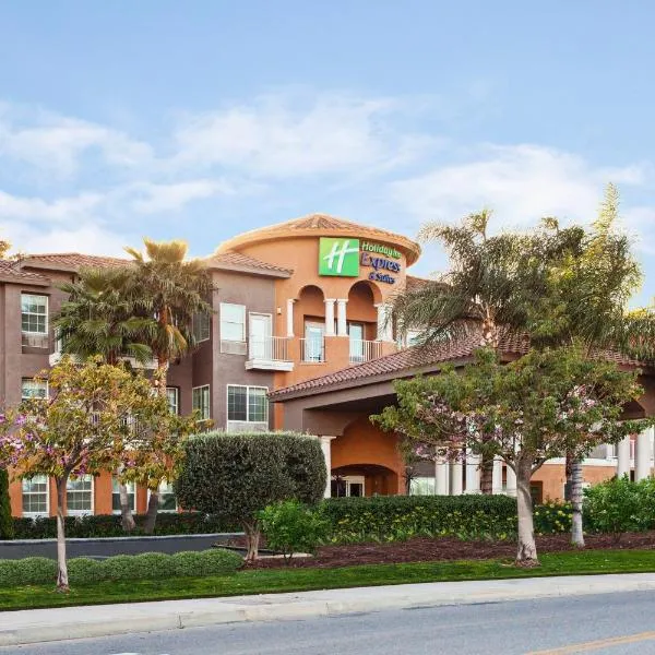 Holiday Inn Express & Suites Corona, an IHG Hotel，位于诺科的酒店