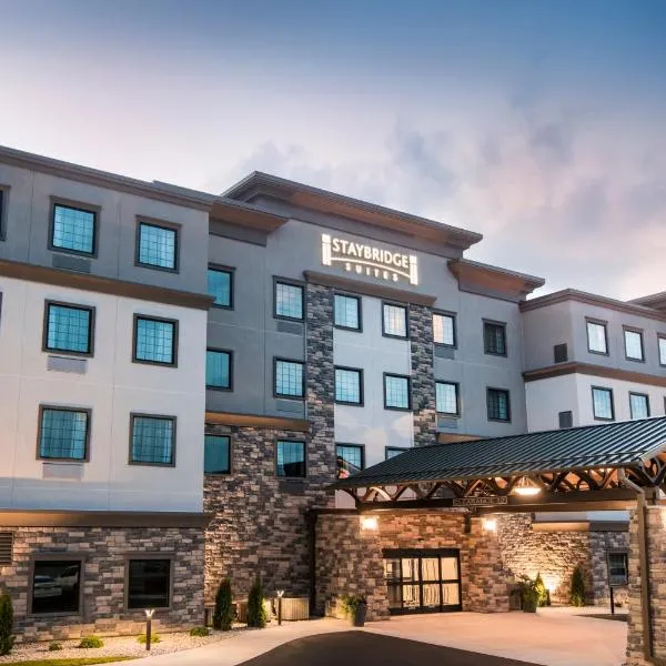 Staybridge Suites - Wisconsin Dells - Lake Delton by IHG，位于威斯康星戴尔的酒店