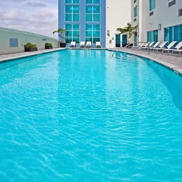Crowne Plaza Hotel & Resorts Fort Lauderdale Airport/ Cruise, an IHG Hotel，位于Nurmi Isles的酒店