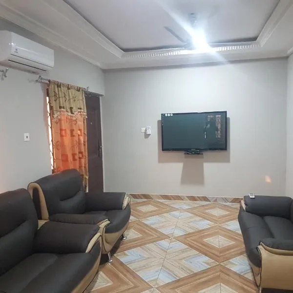 Private Executive Apartments，位于Aplaku的酒店