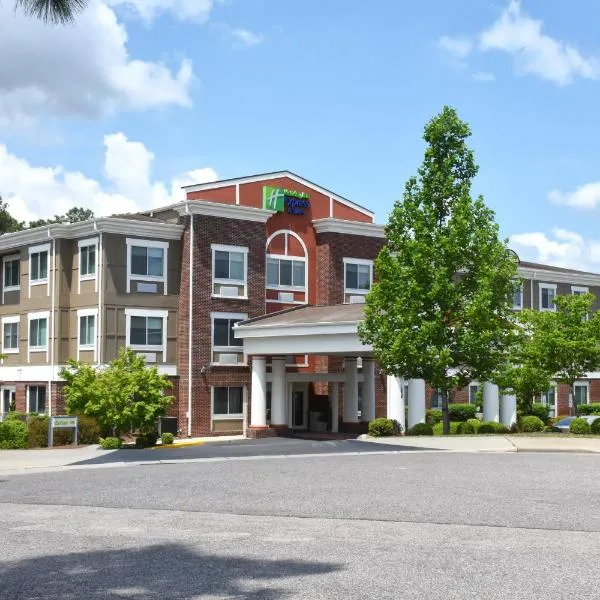 Holiday Inn Express & Suites Southern Pines-Pinehurst Area, an IHG Hotel，位于南派恩斯的酒店