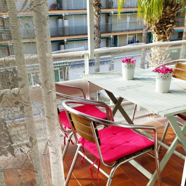 ENCANTADOR apartamento frente a la playa de Bara，位于罗达德瓦拉的酒店