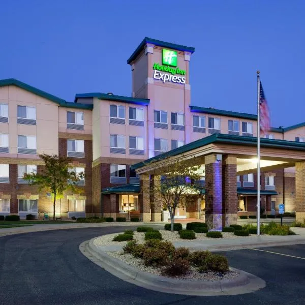 Holiday Inn Express Hotel & Suites-St. Paul, an IHG Hotel，位于Hoffmans Corner的酒店