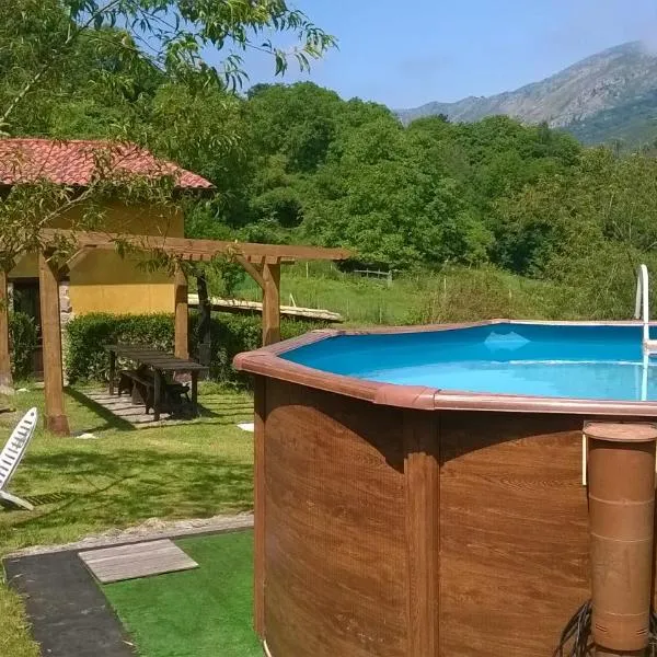 LA NOZAL (piscina, barbacoa, jardín...)，位于利亚内斯的酒店