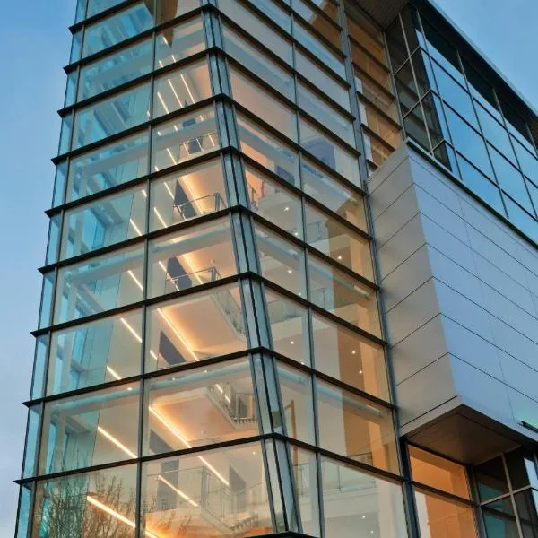 假日德比河光酒店，位于德比的酒店