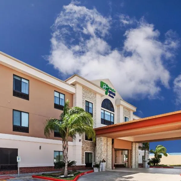 Holiday Inn Express & Suites Houston East, an IHG Hotel，位于Cloverleaf的酒店