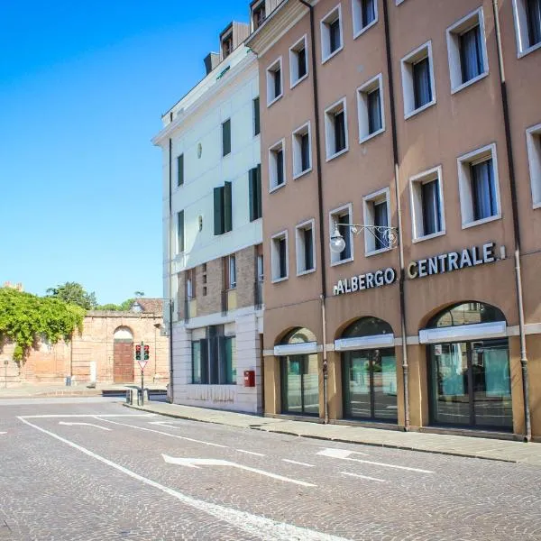 Hotel Centrale，位于Solesino的酒店