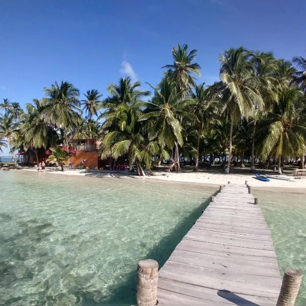 Private Room in San Blas Islands PLUS meals，位于Mamartupo的酒店