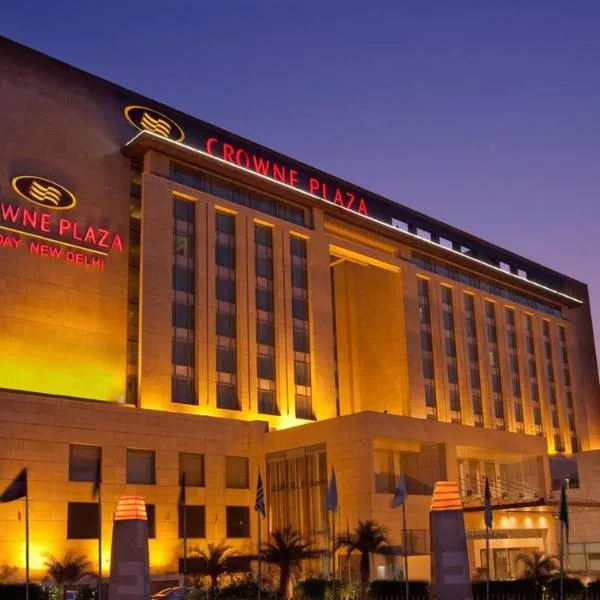 新德里奥卡哈皇冠假日酒店，位于Mahrauli的酒店