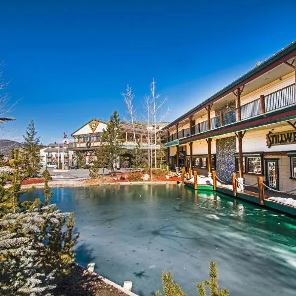 大熊湖山林小屋假日酒店&度假村，位于大熊湖的酒店