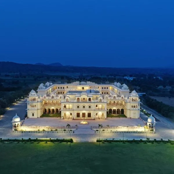 The Jai Bagh Palace，位于Chandwaji的酒店