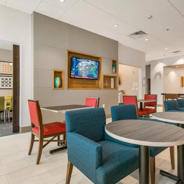 Holiday Inn Express & Suites - Carrollton West by IHG，位于卡罗尔顿的酒店
