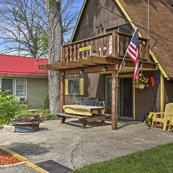 Lakeview A-Frame Steps to Marina and Old Field Beach，位于Lakeview的酒店