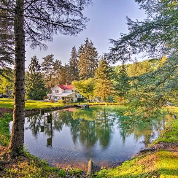 3-Acre Lodge with Snowmobile and Four-Wheeling Trails，位于Coudersport的酒店