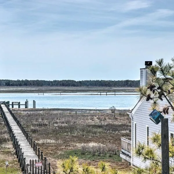 Chincoteague Townhome with Pony Views from Deck!，位于钦科蒂格的酒店