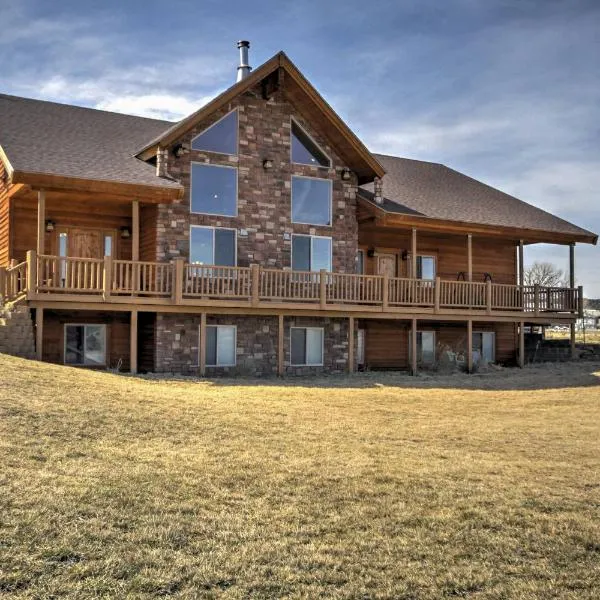 Rustic Bryce Canyon Home with Deck on Sevier River!，位于哈奇的酒店