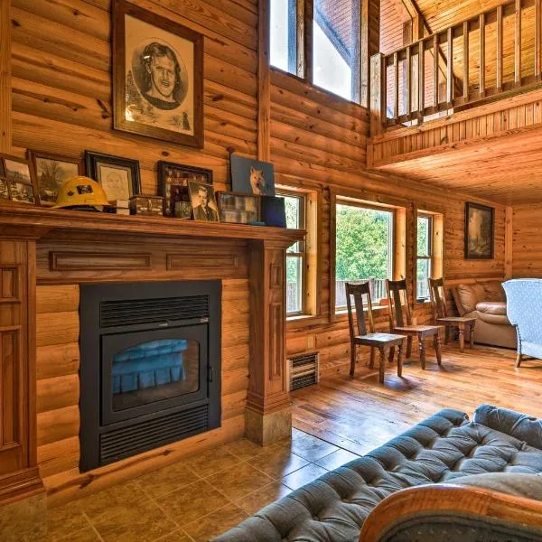 Spacious Log Cabin in Fairland, 1 Mi to Grand Lake，位于Monkey Island的酒店