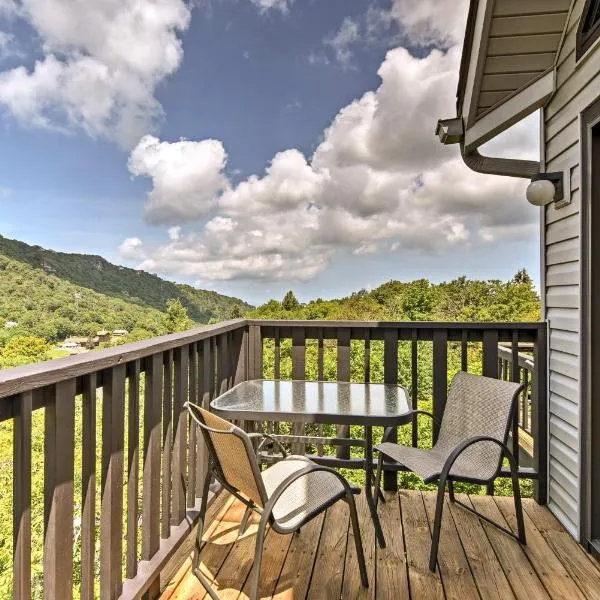 Year-Round Fun in Beech Mountain! Condo w/ Balcony，位于榉木山的酒店